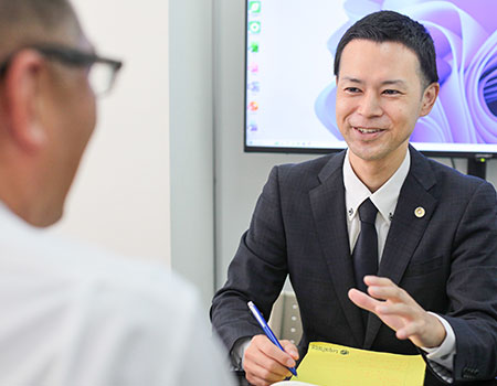 執務中の弁護士